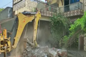 Breaking News: बांदा में माफिया मुख्तार अंसारी के करीबियों पर हुई बुलडोजर कार्रवाई 