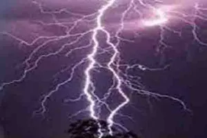 जौनपुर में वज्रपात से एक युवक की मौत, दूसरा झुलसा