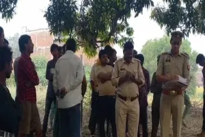 रायबरेली: पेड़ पर फंदे से लटकता मिला युवक का शव, देर रात नशे की हालत में घर से निकला था मृतक 