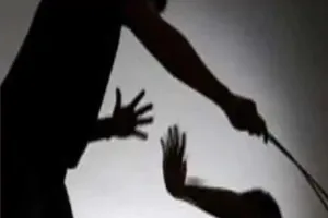 बलिया: शिक्षक पर लगा कक्षा दो के छात्र को पीटने और बेंच पर पटकने का आरोप, बीएसए ने दिए जांच के आदेश 