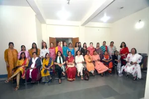 International Women's Day: अंतरराष्ट्रीय महिला दिवस के पूर्व हिंदी दैनिक 'अमृत विचार' कार्यालय में हुई परिचर्चा