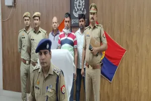 इटावा: सचिवालय के फर्जी कर्मचारी को पुलिस ने दबोचा,  DM, SSP समेत इन अधिकारियों की मिली फर्जी मुहरे