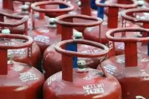 गरमपानी: आखिर किसकी शह पर हो रहा रसोई गैस का काला कारोबार 