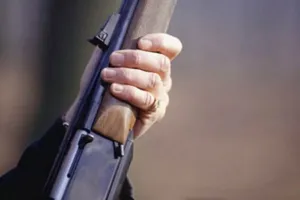 रुद्रपुर: सिगरेट न देने पर विवाद, बचाव में दुकानदार ने किया हवाई फायर