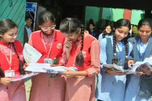 मुरादाबाद: गणित के सवालों में उलझे परीक्षार्थी, 1318 परीक्षाथियों में 23 गैरहाजिर