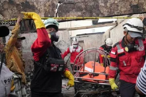 इंडोनेशिया तेल डिपो में लगी आग,15 लोगों की मौत...16 अब भी लापता 