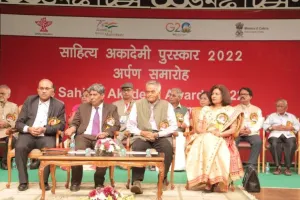 बद्री नारायण समेत 24 लेखक साहित्य अकादमी पुरस्कार से सम्मानित