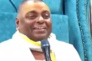 Karauli Baba: कुर्ता-पायजामा हरी टोपी वाला संतोष के बाबा बनते ही ठाठबाट चर्चा, सनिगवां के पास बना आलीशान आश्रम