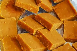 घर पर बनाएं टेस्टी और हेल्दी गुड़ की बर्फी, यहां जानें रेसिपी