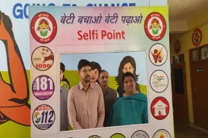 मुरादाबाद : वॉल पेंटिंग से दिया 'बेटी बचाओ-बेटी पढ़ाओ' का संदेश, परामर्श केंद्र की भी शुरुआत