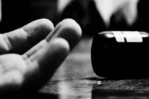 Banda News : बारिश से किसान की दो बीघा चने की फसल हो गई बर्बाद, सदमे में जहर खाकर दे दी जान