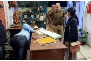 देहरादूनः देह व्यापार में संलिप्त होटल संचालक को महिला के साथ संदिग्ध हालत में पुलिस ने किया गिरफ्तार