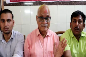 लखनऊ: बिजलीकर्मियों ने किया कार्य बहिष्कार, 16 मार्च की रात 10 बजे से करेंगे 72 घण्टे की हड़ताल