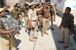 संभल: दूसरे समुदाय के व्यक्ति को गुलाल लगाने पर मारपीट, तनातनी