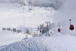 मशहूर गुलमर्ग गोंडोला ने इस वित्तीय वर्ष में की रिकॉर्ड 100 करोड़ रुपए की कमाई 