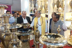 मुरादाबाद: 55वें आईएचजीएफ मेले में विदेशी ग्राहकों की संख्या से खुश हैं कारोबारी