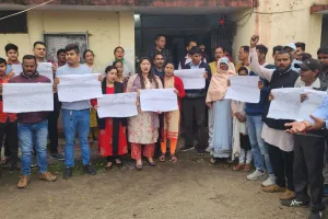 रामनगरः फ्री लगे नलों के पानी के ज्यादा बिल आने से भड़के ग्रामीण, की तालाबंदी