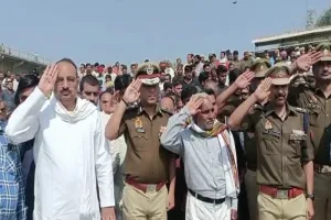 उमेश पाल हत्याकांड: शहीद सिपाही राघवेंद्र के परिजनों को राज्य मंत्री ने सौंपा पचास लाख का चेक, दी सांत्‍वना