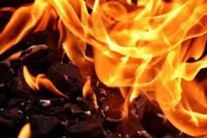 हरदोई: गैस रिसाव से लगी आग, 70 हज़ार की नगदी और लाखों की गृहस्थी हुई राख