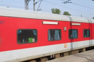 धनबादः राजधानी एक्सप्रेस की चपेट में आने से तीन लोगों की मौत