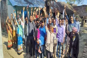 रायबरेली : ध्वस्त की गई नाली और रास्तों पर छलका निवासियों का दर्द, प्रदर्शन कर दी चेतावनी 