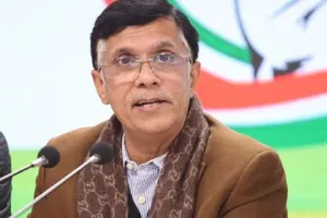 अडाणी कैबिनेट और संसद पर भारी, उनके कारण मंत्रियों को रोजगार मिला: पवन खेड़ा