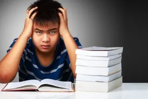 बच्चे का पढ़ाई में नहीं लगता है मन, कराएं ये योगासन