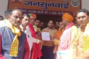 मथुरा: हिंदू महासभा ने मांगी शाही ईदगाह में होली खेलने की अनुमित, डीएम को सौंपा ज्ञापन