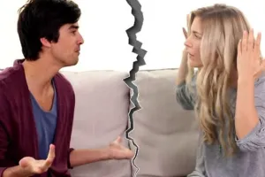 पत्नी अपने पति के सामने बिल्कुल भी न करें ये बातें, रिश्ते में आ सकती है दरार