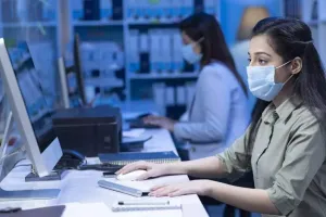 ‘हाइब्रिड’ कार्य संस्कृति के बावजूद 78% भारतीय पेशेवरों को दफ्तर जाना पसंद: सर्वे 