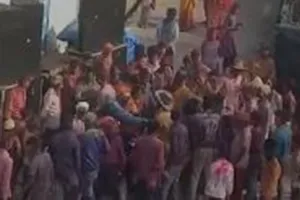 पीलीभीत: होली पर सिख समुदाय के युवक को पगड़ी उतारकर पीटा, वीडियो वायरल 