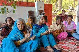 हल्द्वानी: हमारी जिंदगी तो मटमैली हो गई है 'रंग' तो अब बस 'यादों' में है...