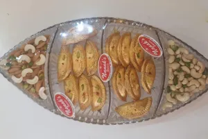 हल्द्वानीः बाजार में आईं सोने, चांदी और केसर वाली लजीज गुजिया, कीमत जानकर कहेंगे 'वाह'  