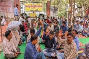 अमेठी में हड़ताल से चरमराई बिजली व्यवस्था