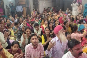 पीलीभीत: आज बृज में होली रे रसिया..गौर धाम में खूब झूमे भक्त