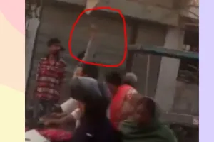 बरेली : खुलेआम हवाई फायरिंग करता दिखा युवक, इलाके में हड़कंप, Video Viral