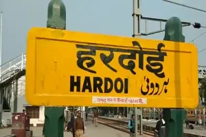 हीट वेव में रेलवे छुड़ा रहा यात्रियों के पसीने, कई घंटों की देरी से हरदोई पहुंच रही ट्रेनें