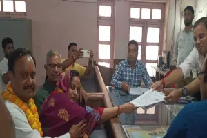 निकाय चुनाव 2023: नगर पालिका बस्ती से सपा उम्मीदवार नेहा वर्मा ने दाखिल किया नामांकन