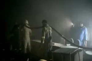 कानपुर: हैलट के जच्चा-बच्चा चिकित्सालय में लगी भीषण आग, एक स्थान से दूसरे स्थान शिफ्ट किए गए मरीज