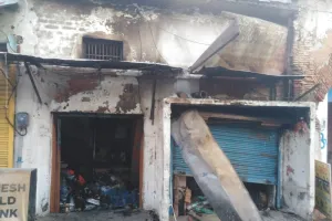 अयोध्या: हनुमान गढ़ी के पास दुकान में लगी आग से पति पत्नी की मौत - देखें Video