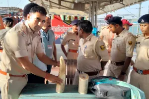 कटिहार : अवध असम एक्सप्रेस से लाखों रुपये के हाथी दांत बरामद