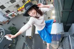 जम्मू -कश्मीर: बच्चे के साथ सेल्फी ले रही लड़की की ट्रेन की चपेट में आने से मौत