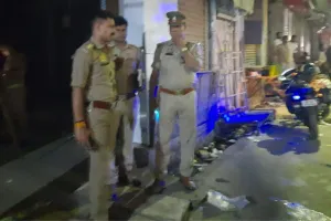 बरेली : लेनदेन के विवाद में सैलानी मार्केट में देर रात तड़तड़ाई गोलियां, एक युवक गंभीर रूप से घायल 