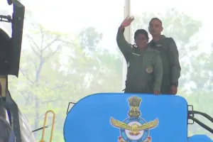 VIDEO : भारतीय वायुसेना का सुखोई विमान, महामहिम की उड़ान, प्रतिभा पाटिल के बाद ऐसा करने वाली दुनिया की दूसरी महिला प्रेसिडेंट