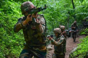 जम्मू-कश्मीर के पुंछ में नियंत्रण रेखा पर सेना ने एक आतंकवादी को किया ढेर 