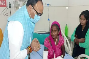 प्रयागराज: बेली अस्पताल में गंदगी देख भड़के डिप्टी सीएम ब्रजेश पाठक, एक दिन का वेतन काटने का आदेश