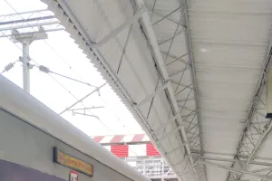 बरेली: पटरी से उतरी त्रिवेणी एक्सप्रेस साढ़े चार घंटा आई देरी से 