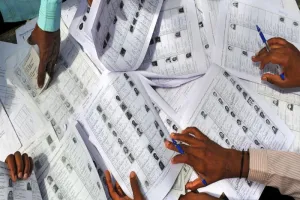 UP Nikay Chunav 2023 : चले थे पार्षद बनने, गायब हो गया वोटर लिस्ट से नाम