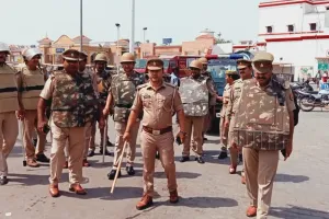 हाई अलर्ट : बरेली जंक्शन पर जीआरपी ने किया फ्लैग मार्च