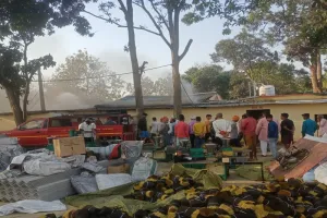 Fire In Ayodhya : दो महीना पहले चालू हुई अगरबत्ती फैक्ट्री में लगी आग, शॉर्ट सर्किट बनी वजह 